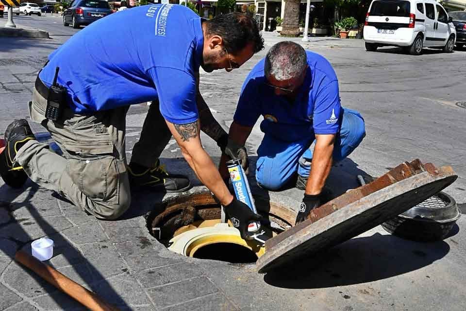 İzmir B&uuml;y&uuml;kşehir Belediyesi İZSU Genel M&uuml;d&uuml;rl&uuml;ğ&uuml;, koku sorunu yaşanan b&ouml;lgelerde