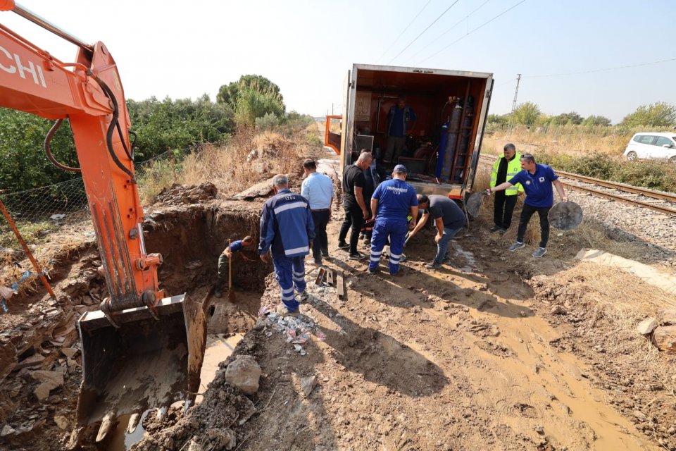 Menemen’in Yahşelli Mahallesinde, GDZ Elektrik Dağıtım A.Ş. tarafından yapılan kablo