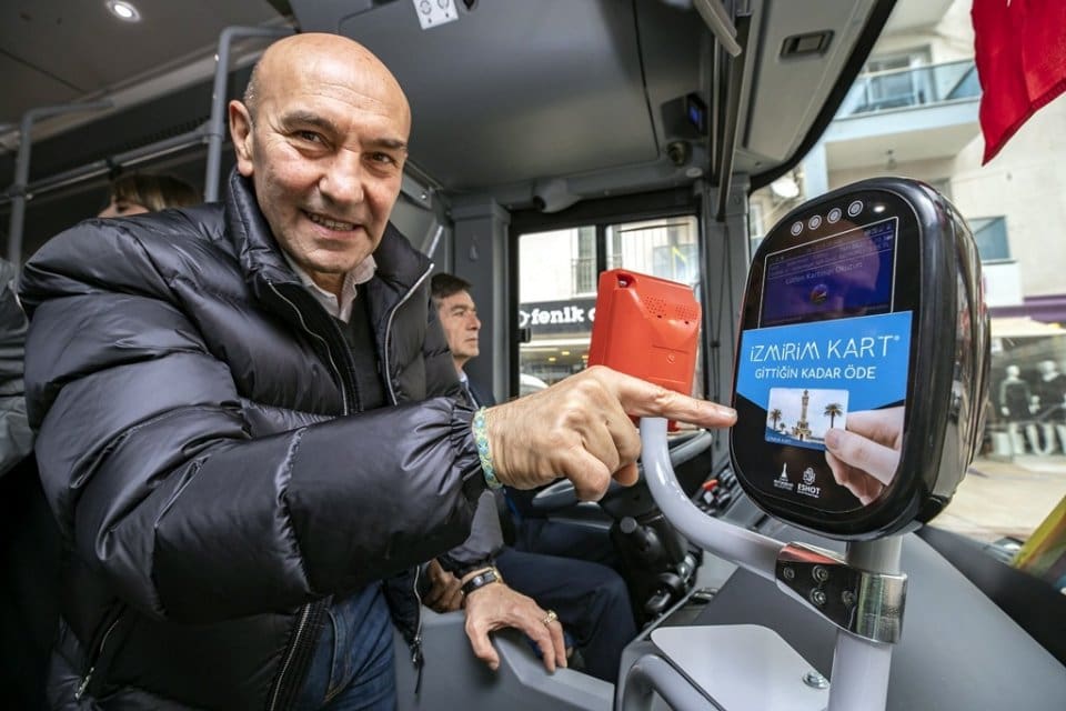 &Ccedil;evre il&ccedil;elerin toplu ulaşım ağına entegre edilmesi amacıyla İzmir B&uuml;y&uuml;kşehir