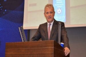 İZTO meclis oturumunda konuşan Başkan &Ouml;zgener, bir s&uuml;re daha konaklama