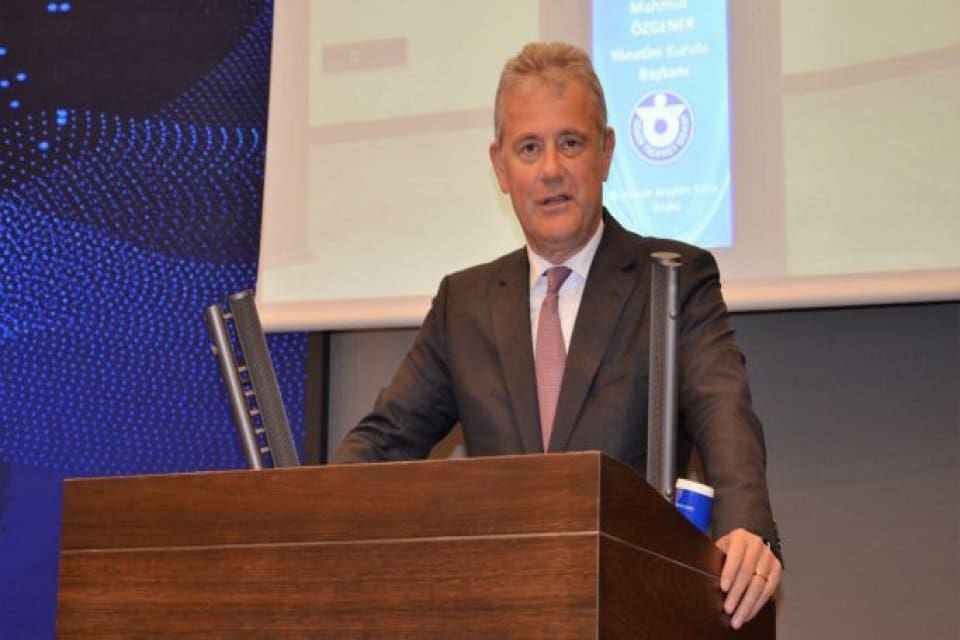 İZTO meclis oturumunda konuşan Başkan &Ouml;zgener, bir s&uuml;re daha konaklama