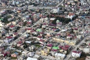 Kahramanmaraş merkezli depremlerden etkilenen Gaziantep'in Nurdağı ve İslahiye il&ccedil;elerinde yıkılan