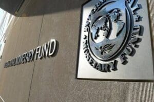 IMF&rsquo;nin korona vir&uuml;s salgını ile m&uuml;cadele nedeniyle T&uuml;rkiye&rsquo;nin de aralarında