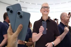 ABD merkezli teknoloji devi Apple merakla beklenen yeni iPhone serisini
