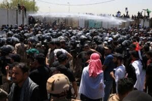 Irak'ta h&uuml;k&uuml;metin aylardır kurulamaması &uuml;lkeyi karıştırdı. Se&ccedil;imlerden ilk sırada &ccedil;ıkan