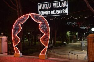 2021 yılına sayılı günler kala Bornova sokakları ışıl ışıl bir