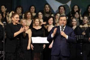 Konak Belediyesi Pop&uuml;ler M&uuml;zik Korosu, sahne aldığı Selahattin Ak&ccedil;i&ccedil;ek K&uuml;lt&uuml;r