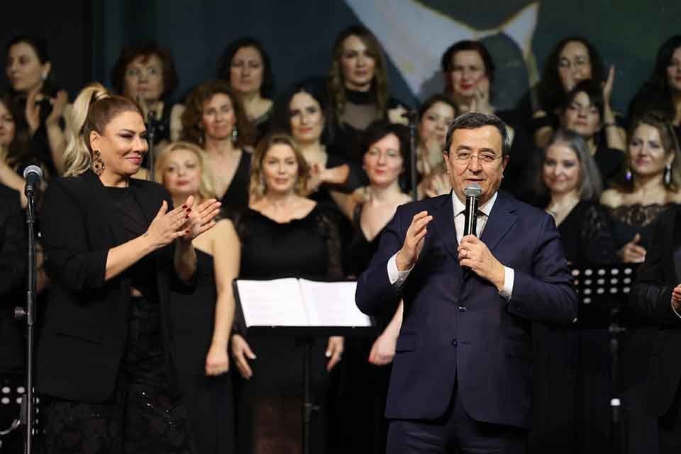 Konak Belediyesi Pop&uuml;ler M&uuml;zik Korosu, sahne aldığı Selahattin Ak&ccedil;i&ccedil;ek K&uuml;lt&uuml;r