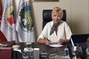 İzmir Ticaret Borsası Y&ouml;netim Kurulu Başkanı Işınsu Kestelli, 23 Nisan