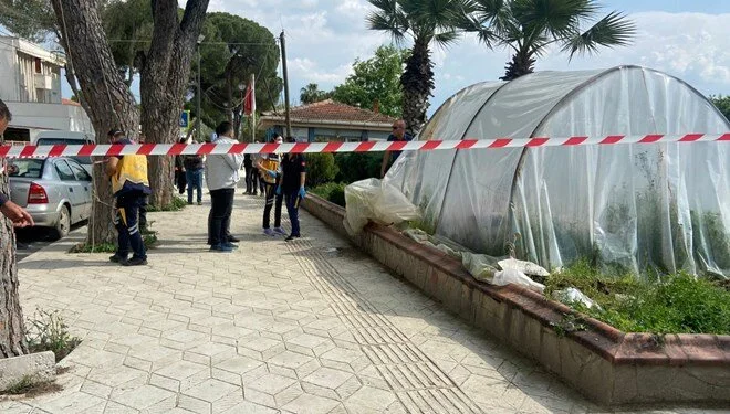 İzmir’de kötü koku yayılan naylon barakadan ceset çıktı