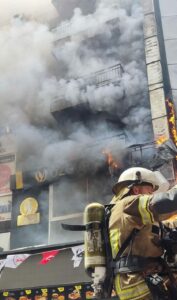 Karşıyaka Kemalpaşa Caddesi Numara 163’teki bir restoranda saat 16.30 sıralarında yangın