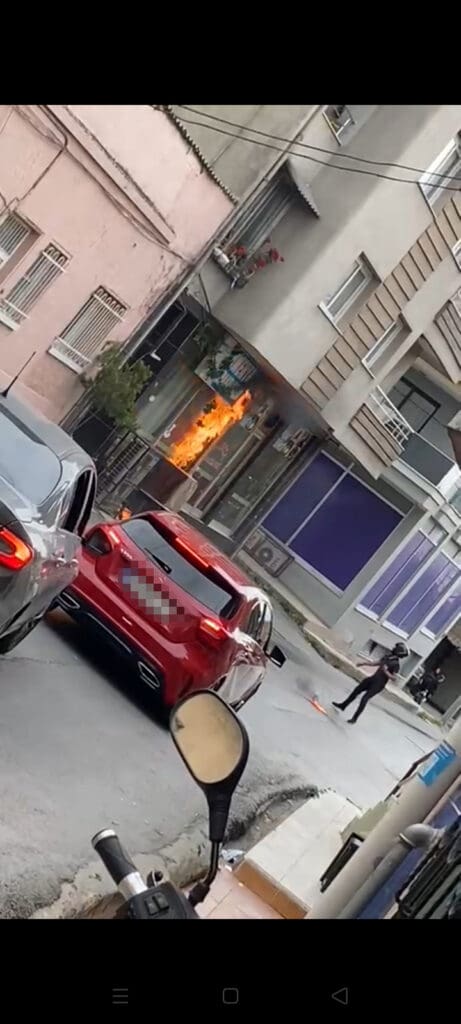 5 kişinin yaralandığı silahlı kavganın yaşandığı kahvehane şimdi de kundaklandı 4 5 kişinin yaralandığı silahlı kavganın yaşandığı kahvehane şimdi de kundaklandı
