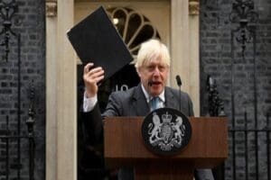 İngiltere'de skandallar sonucu istifa etmek zorunda kalan Boris Johnson 'Benden