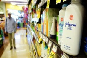 Johnson & Johnson ila&ccedil; firması tarafından piyasaya s&uuml;r&uuml;len bazı g&uuml;neş