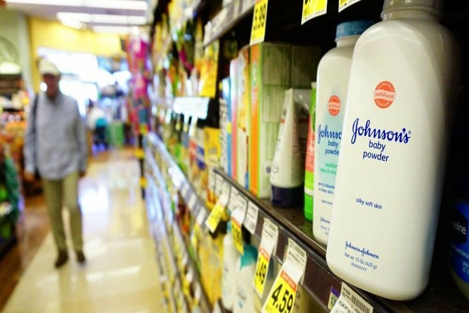Johnson & Johnson ila&ccedil; firması tarafından piyasaya s&uuml;r&uuml;len bazı g&uuml;neş