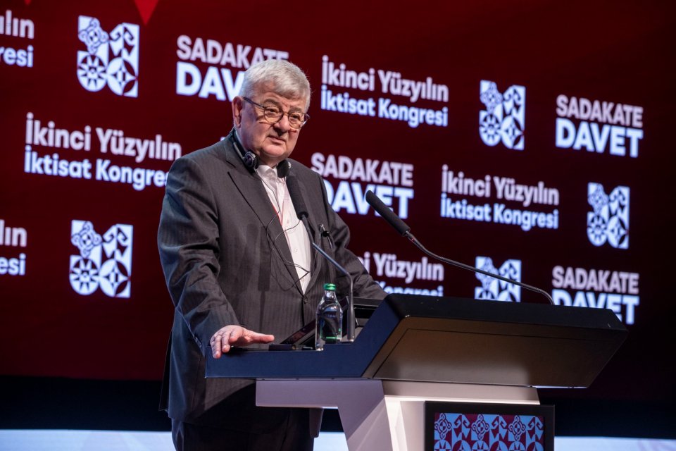 İkinci Y&uuml;zyılın İktisat Kongresi&rsquo;nin &ldquo;Sadakate Davet&rdquo; başlıklı altıncı g&uuml;n&uuml;n&uuml;n ilk