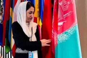 Eski bir Afganistan milletvekili olan&nbsp;Mursal Nabizada&nbsp;ve koruması, siyaset&ccedil;inin Kabil'deki evinde