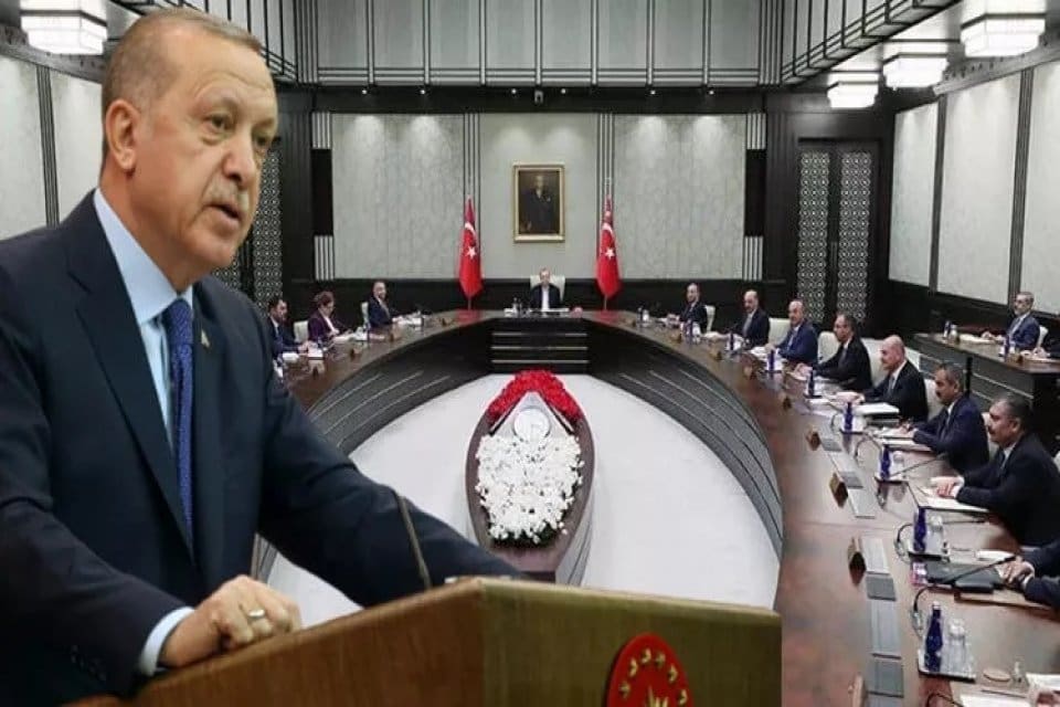 Cumhurbaşkanlığı kabinesi, Cumhurbaşkanı Tayyip Erdoğan başkanlığında bug&uuml;n Beştepe'de toplanacak. Toplantının