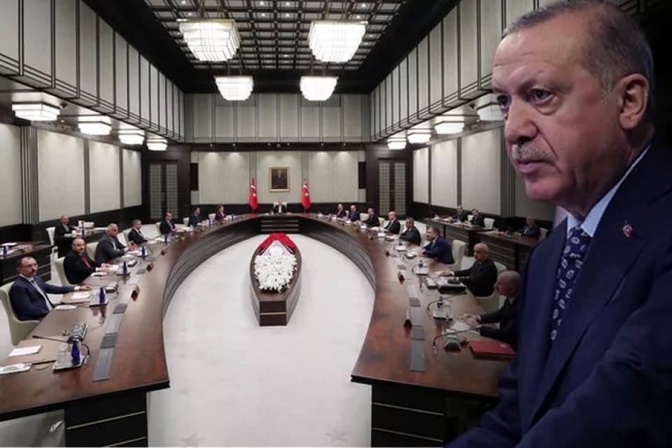 Cumhurbaşkanlığı kabinesi bug&uuml;n Beştepe'de toplanacak. Erdoğan'ın başkanlığındaki toplantının g&uuml;ndemi ekonomi