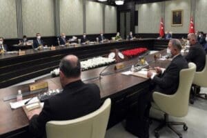 Cumhurbaşkanlığı Kabinesi, Başkan&nbsp;Recep Tayyip Erdoğan&nbsp;liderliğinde bug&uuml;n toplanacak. Toplantının ana g&uuml;ndeminde&nbsp;Ukrayna'da