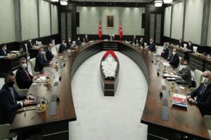 Cumhurbaşkanı Recep Tayyip Erdoğan, gece yarısı kararnamesi ile kabinede sürpriz