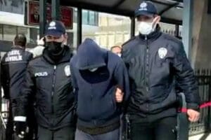 İZMİR'in Konak il&ccedil;esinde, polis ekipleri İzmir Banliy&ouml; Sistemi (İZBAN) demir