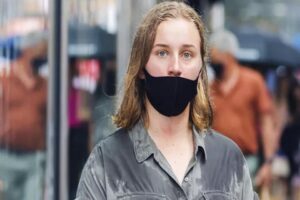 İki yıl boyunca hayatlarımızı k&acirc;busa &ccedil;evirdikten sonra azalan vaka sayıları