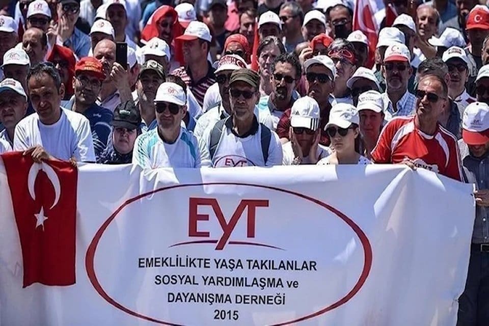 Emeklilikte Yaşa Takılanların (EYT) merakla beklediği &ccedil;alışmalar hakkında bilgi veren