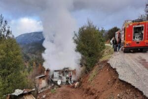 Denizli'nin Acıpayam il&ccedil;esinde bir kişi, ka&ccedil;ak kullandığı elektriğin kesilmesi &uuml;zerine