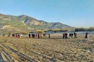 Muğla'nın Seydikemer il&ccedil;esinde karada ve denizde d&uuml;zenlenen operasyonda, 297 ka&ccedil;ak