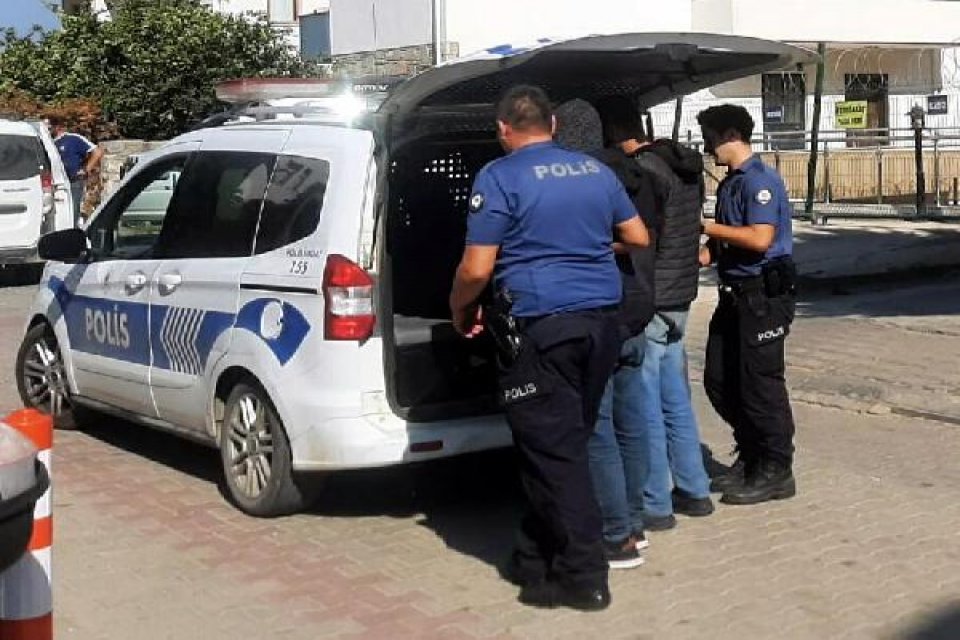 Muğla'nın Datça ilçesi açıklarında, Yunan unsurlarınca geri itilen yelkenli tekne