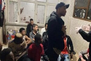 İstanbul'da ka&ccedil;ak g&ouml;&ccedil;menlerin yaşadığı evlere baskın yapıldı. Evlerde 196 ka&ccedil;ak