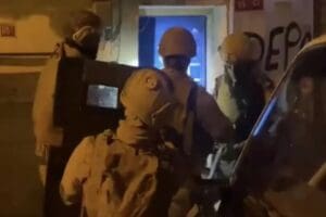 İstanbul&rsquo;da ka&ccedil;ak g&ouml;&ccedil;menlere y&ouml;nelik 7 adrese d&uuml;zenlenen baskınlarda 56 kişi