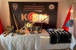 &Ouml;demiş il&ccedil;esinde, polis ekipleri ka&ccedil;ak kazı yaptığı belirlenen tarihi eser