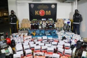 Eskişehir'de polisin baskın yaptığı 6 iş yeri, 3 depo ve