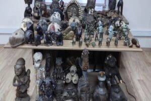 Manisa&rsquo;nın Yunusemre il&ccedil;esinde jandarma tarafından takibe alınarak, durdurulan otomobilde yapılan
