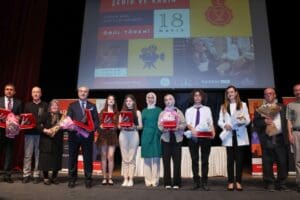 Kadın ve Demokrasi Derneği (KADEM) İzmir Temsilciğinin d&uuml;zenlendiği 'Şehir ve