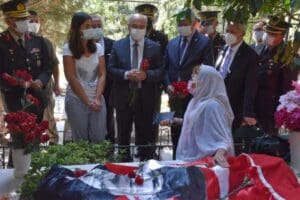 İzmir Valisi Yavuz Selim K&ouml;şger, Demokrasi ve Milli Birlik G&uuml;n&uuml;'nde