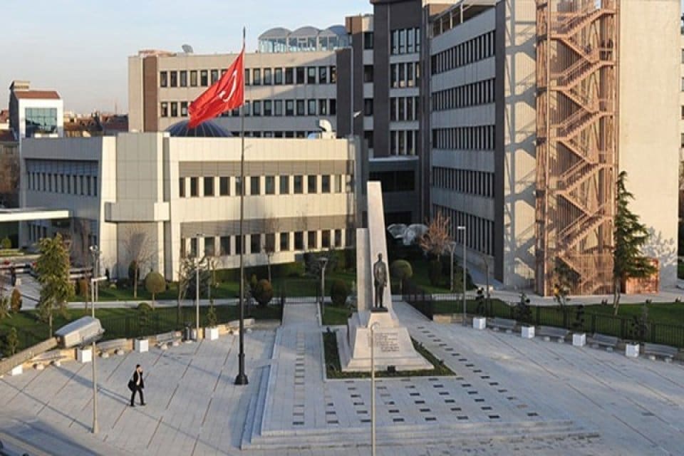 İstanbul'da Kadık&ouml;y Belediyesi'nden 2 milyon liradan fazla alacağı olan 5