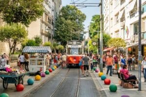 Kadık&ouml;y&rsquo;de artan kira fiyatları hakkında konuşan Emlak Uzmanı İzak Hason,