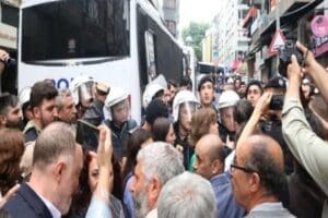 Cezaevlerindeki hasta ve infazı yakılan h&uuml;k&uuml;ml&uuml;l&uuml;lerin serbest bırakılması i&ccedil;in Kadık&ouml;y'de