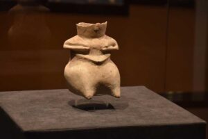 İZMİR'in en eski yerleşim yerlerinden Ulucak H&ouml;y&uuml;ğ&uuml;'nde bulunan, 8 bin