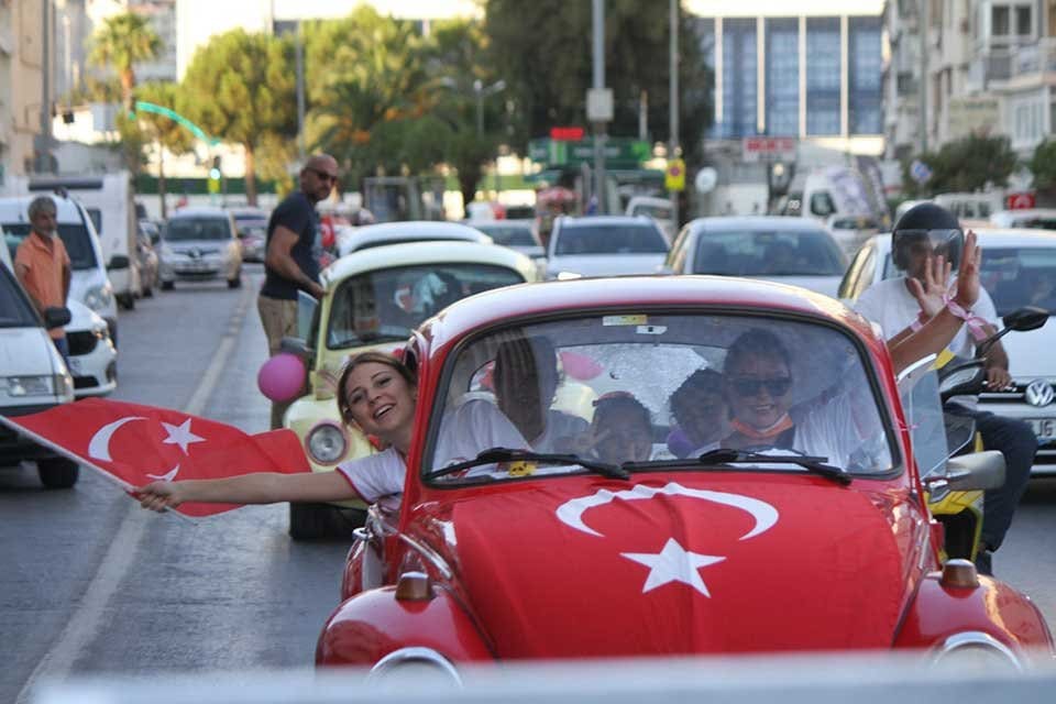 T&uuml;rk Kadın Vosvoscular Kul&uuml;b&uuml;, 30 Ağustos Zafer Bayramı&rsquo;nı Karşıyaka&rsquo;da ger&ccedil;ekleştirdikleri