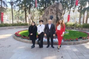 8 Mart D&uuml;nya Kadınlar G&uuml;n&uuml;'n&uuml; kutlayan MHP Karşıyaka İl&ccedil;e Başkanı