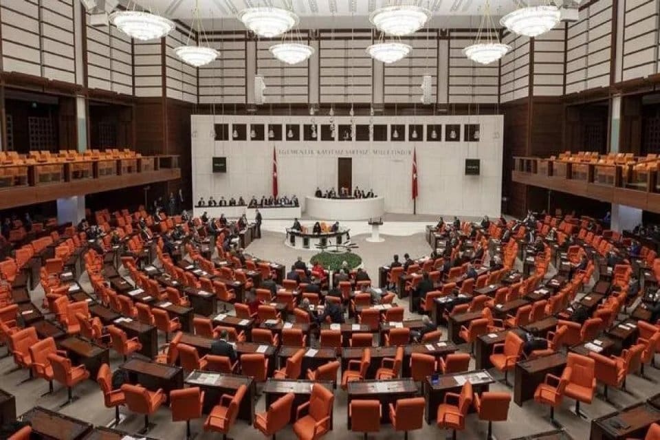 Kadına ve sağlık &ccedil;alışanlarına y&ouml;nelik şiddetin &ouml;nlenmesini de i&ccedil;eren kanun