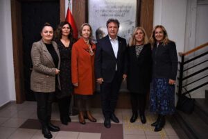 29 Ekim Kadınları Derneği Bornova Şube Başkanı Pınar Ataş ve