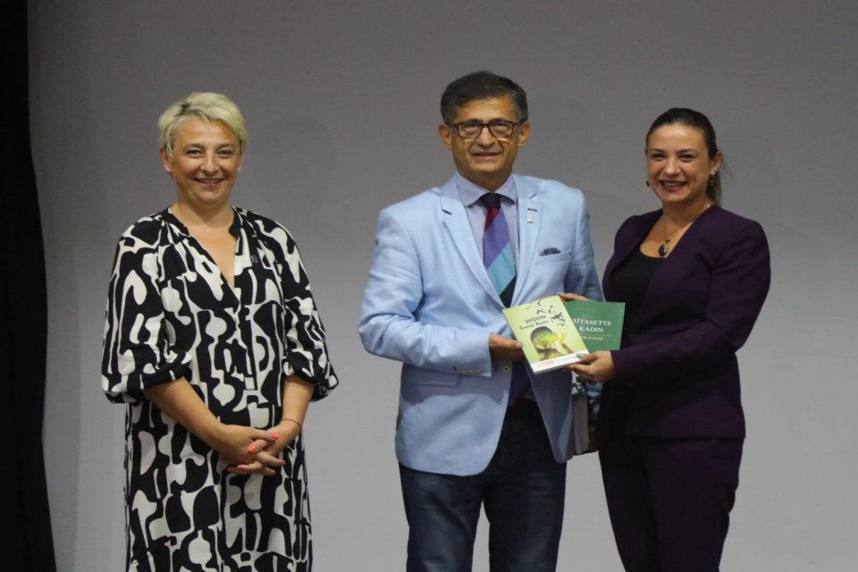 İzmir Şubesi Danışma Kurulu Üyesi ve Eşit Yaşam Derneği Başkanı