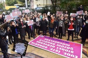 Bornova Belediyesi&rsquo;nin kadın &ccedil;alışanları, 25 Kasım Kadına Y&ouml;nelik Şiddetle Uluslararası