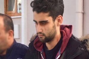Kadir Şeker sevgilisini darbettiğini d&uuml;ş&uuml;nd&uuml;ğ&uuml; kişiyi engellemek isterken &ouml;ld&uuml;rm&uuml;şt&uuml;. Şeker'in