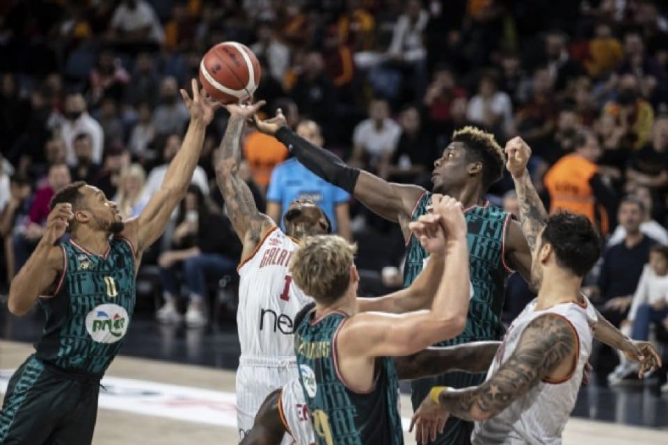 T&uuml;rkiye Sigorta Basketbol S&uuml;per Ligi'nin 2. haftasında Pınar Karşıyaka, deplasmanda